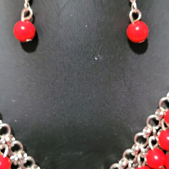 Fabulous Red Beaded Necklace Set! - Picture 2 of 5